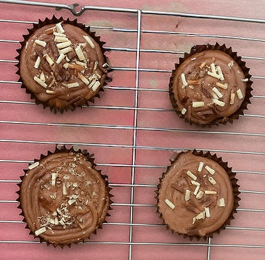 4 chocolate cupcakes